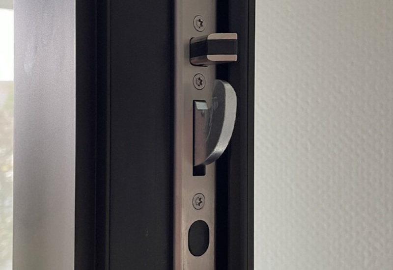 Haustuerverriegelung Riegel und Schwenkbolzen ausgefahren