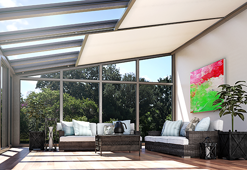 Markisen fahren aus und Beschatten die darunter liegende Terrasse zuverlässig vor Sonne und Hitze