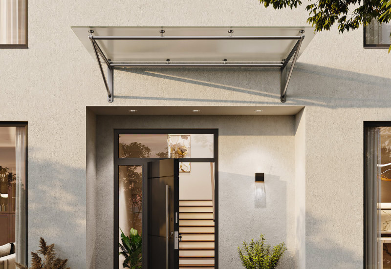 Vordach über einer Haustüre im Eingangsbereich aus Glas und Edelstahl schützt vor Witterung